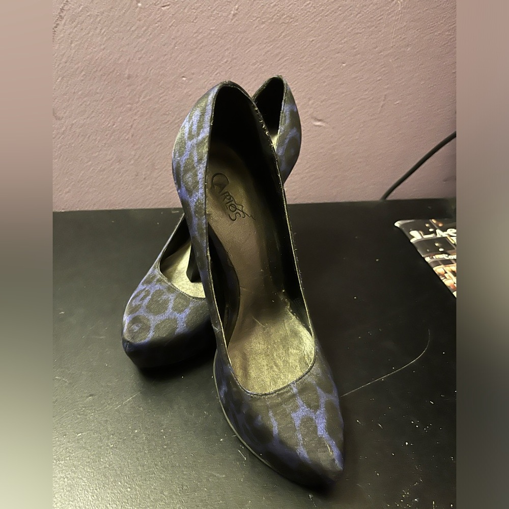 Carlos Santana / blue and black leopard print heals size 7.5
